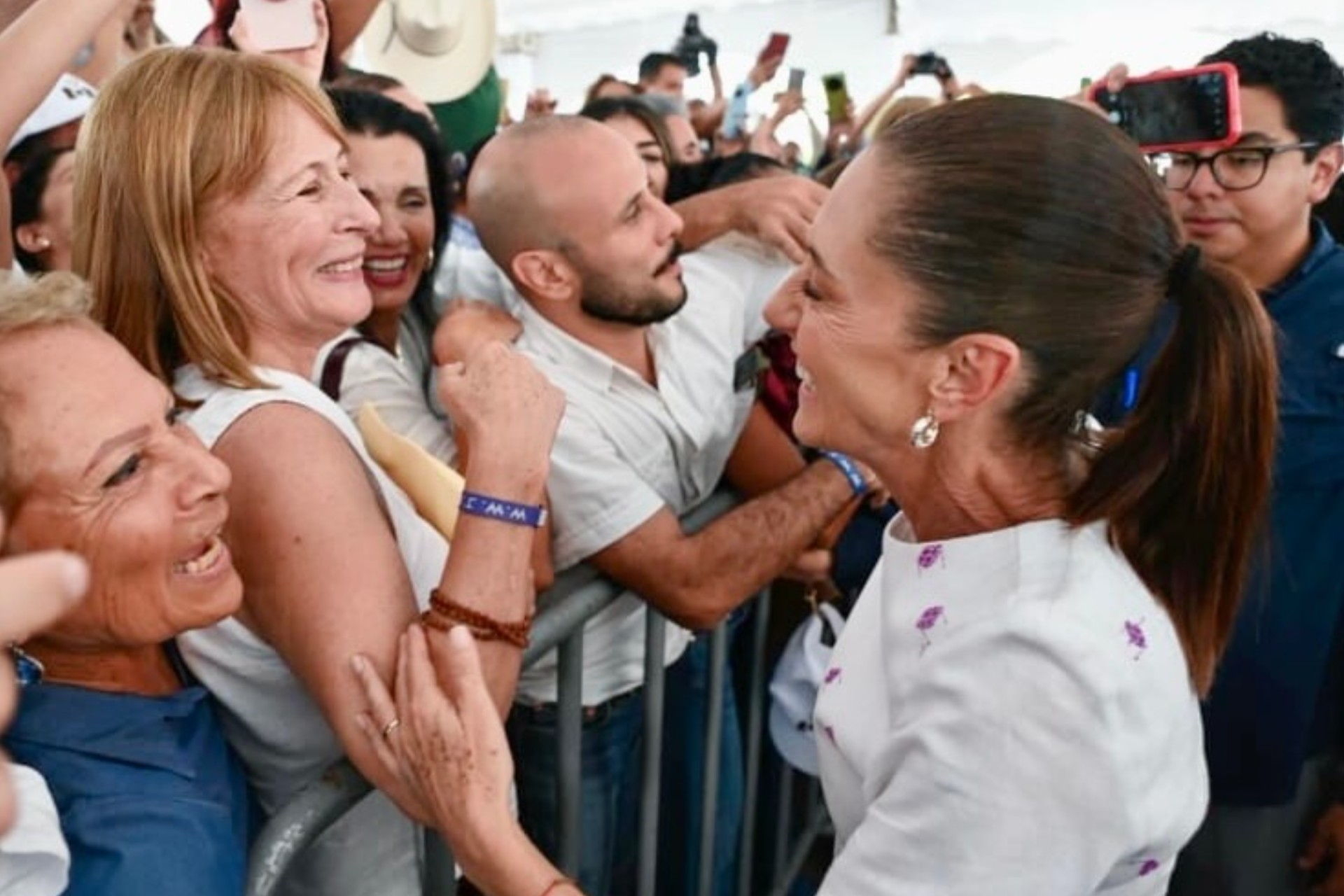 “No me voy a meter”: Sheinbaum deja caso de Tatiana Clouthier en manos de Morena “No me voy a meter”: Sheinbaum deja caso de Tatiana Clouthier en manos de Morena