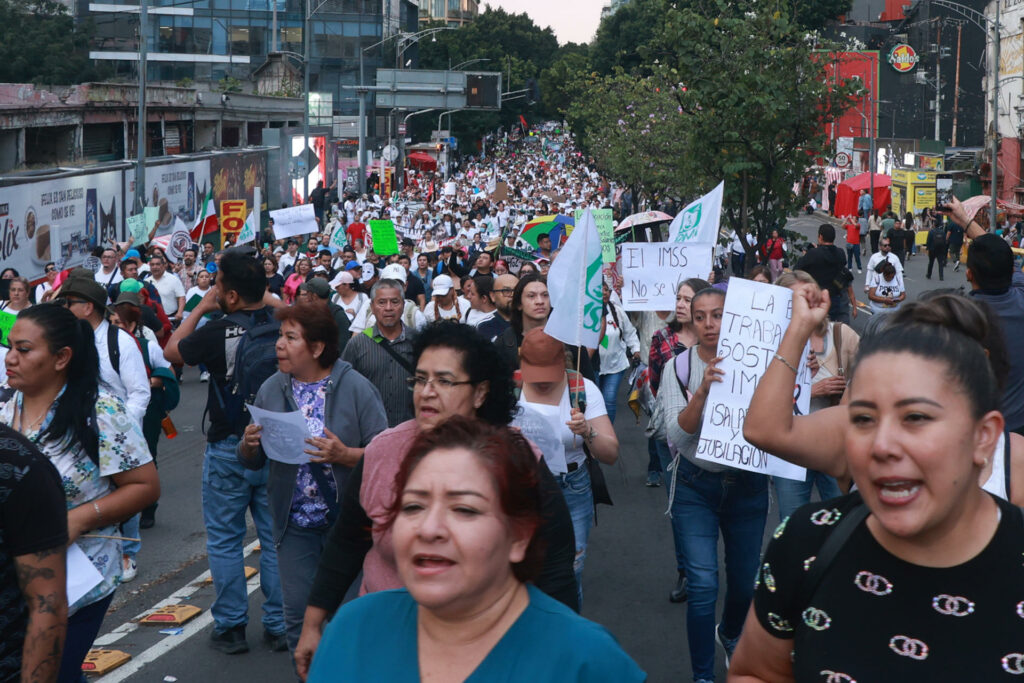 Trabajadores del IMSS exigen conteo a la vista y transparencia en consulta salarial