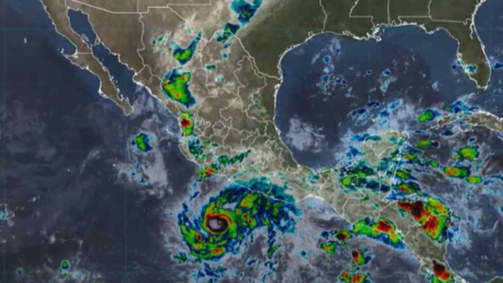 ‘Trudy’ sube a huracán categoría 2 y deja lluvias en Guerrero, Oaxaca y Michoacán