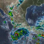 ‘Trudy’ sube a huracán categoría 2 y deja lluvias en Guerrero, Oaxaca y Michoacán