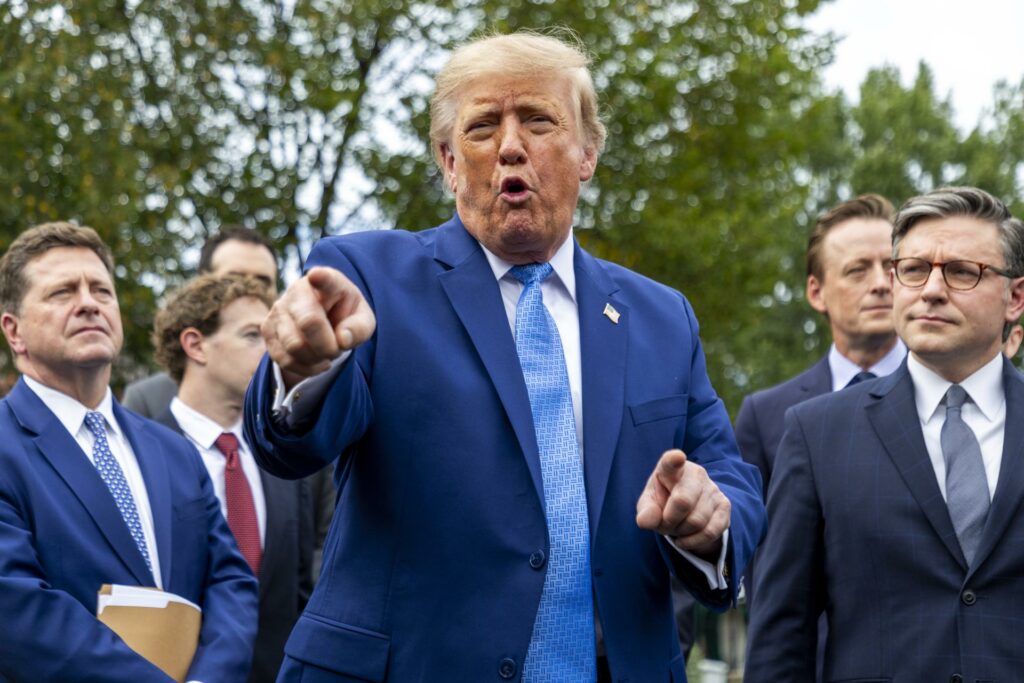 Trump afirma que las protestas en Francia reflejan que el islam quiere “apoderarse” del país