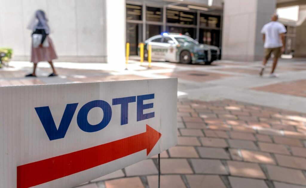 HRW pide que ICE no acuda a los centros de votación para “evitar intimidar a los votantes”