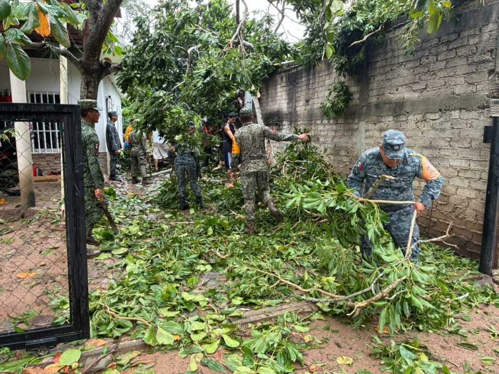 Defensa mantiene el Plan DN-III-E en Nayarit, Colima y Jalisco por el huracán “Simon” - whatsapp-image-2026-10-11-at-61502-pm-2-1024x768