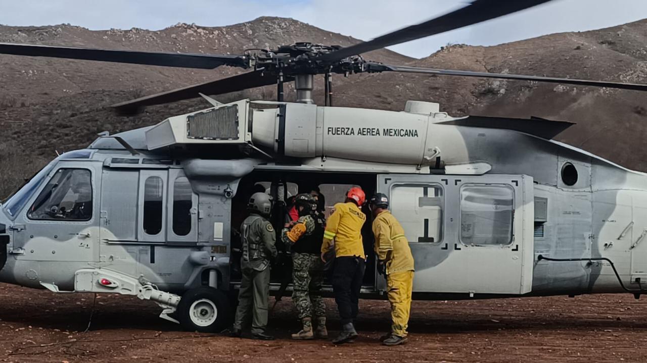 Rescatan a 32 personas y tres perros atrapados por inundaciones en Ensenada