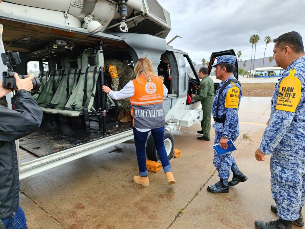 Rescatan a 32 personas y tres perros atrapados por inundaciones en Ensenada - whatsapp-image-2026-10-12-at-31331-pm-4-1024x768