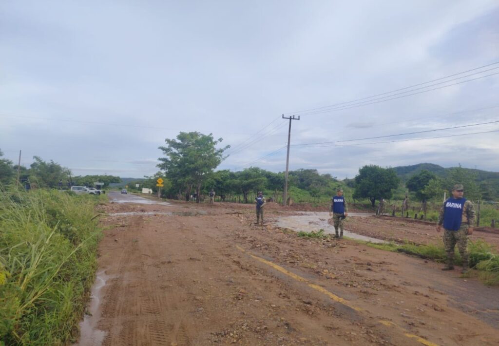 Marina evacua a 616 personas ante el avance del huracán 'Simon' hacia Sinaloa - whatsapp-image-2026-10-12-at-60254-pm-2-1024x710
