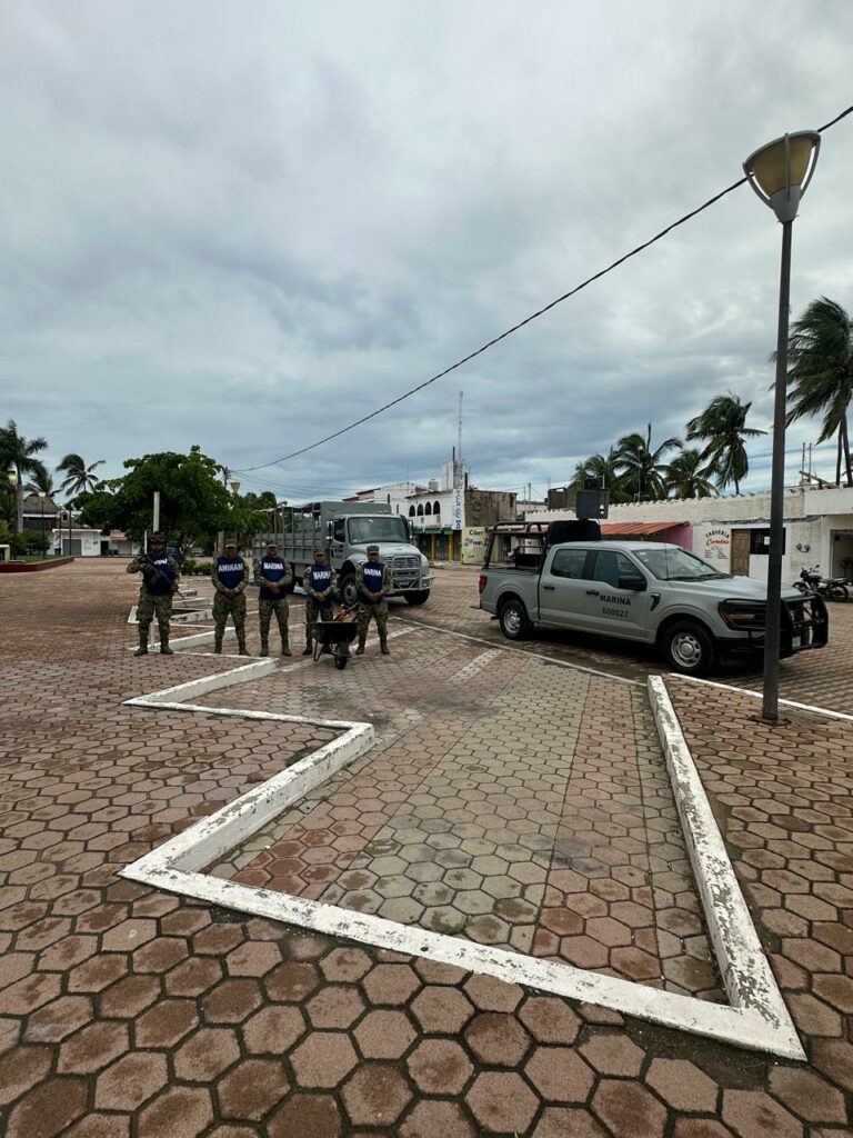 Marina evacua a 616 personas ante el avance del huracán 'Simon' hacia Sinaloa - whatsapp-image-2026-10-12-at-60255-pm-1-768x1024