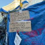 La nueva atracción turística en Madrid: cientos de casas de campaña en la Puerta del Sol